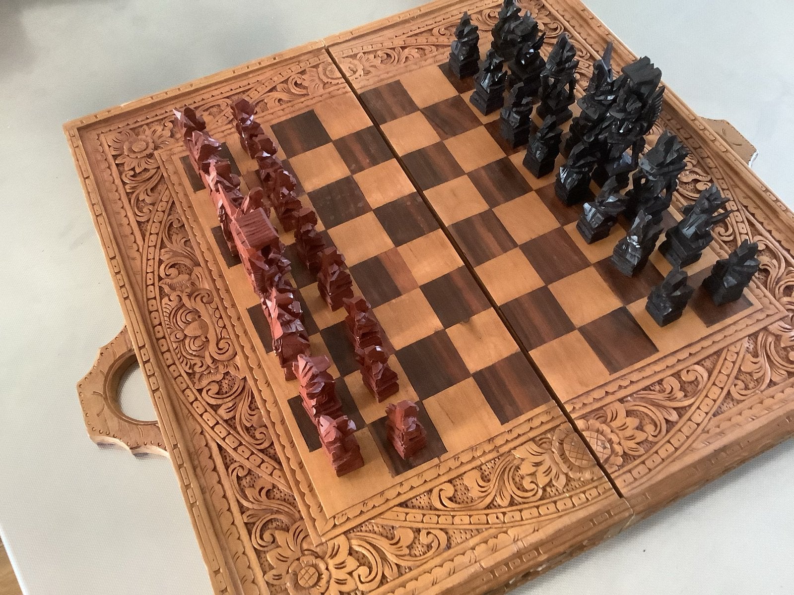 Balinees houten schaakspel - handgesneden - 1989, Ophalen of Verzenden, Gebruikt