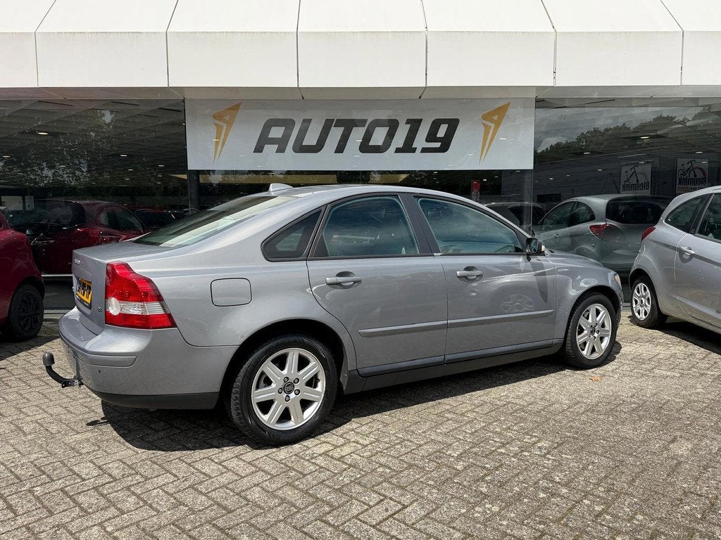 Volvo S40 2.4 Momentum, Auto's, Volvo, Gebruikt, 700 kg, 2435 cc, Grijs