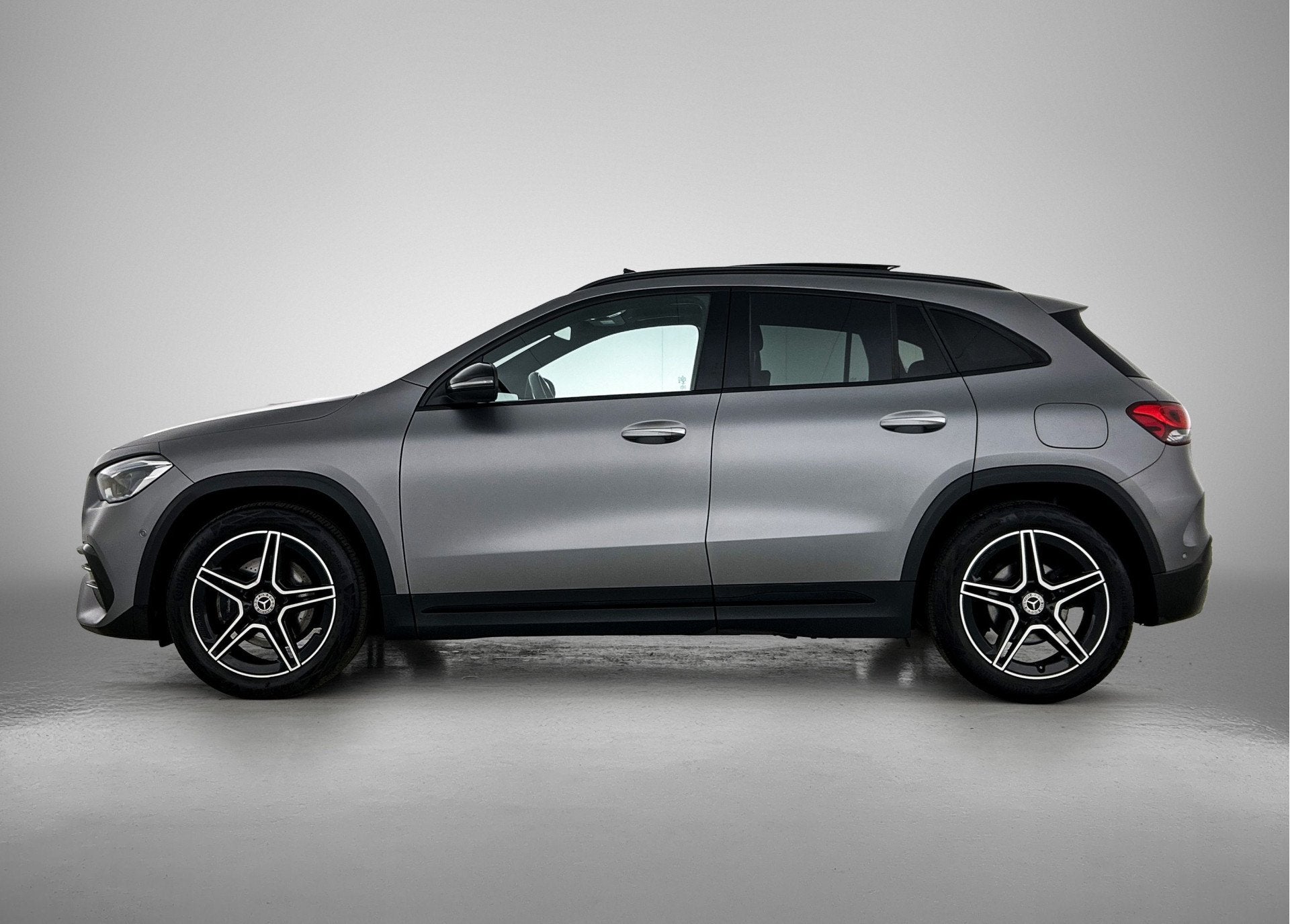 Mercedes-Benz GLA 200 AMG line | Panorama schuifdak | Night, 12 maanden, 15 km/l, 4 cilinders, 163 pk