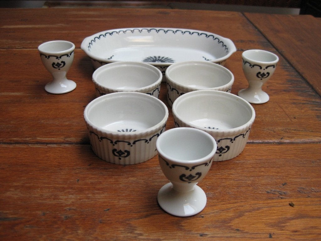 Setje van ovenschalen en eierdopjes, porselaine de Paris, Ophalen of Verzenden