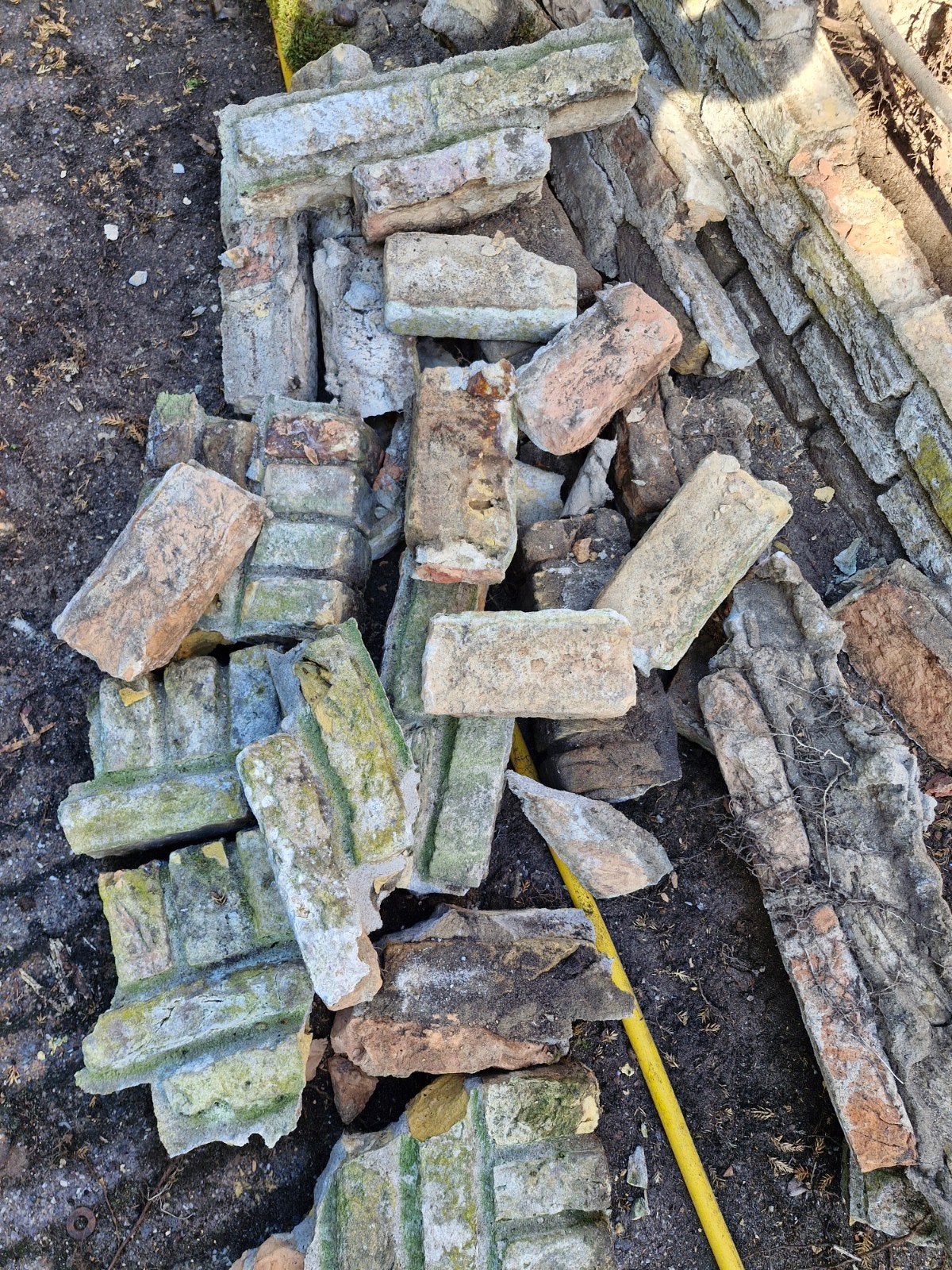 gratis +/- 1500 ijselsteentjes ijselstenen gebruikt 14 meter, Doe-het-zelf en Verbouw, Ophalen, Gebruikt, Bakstenen
