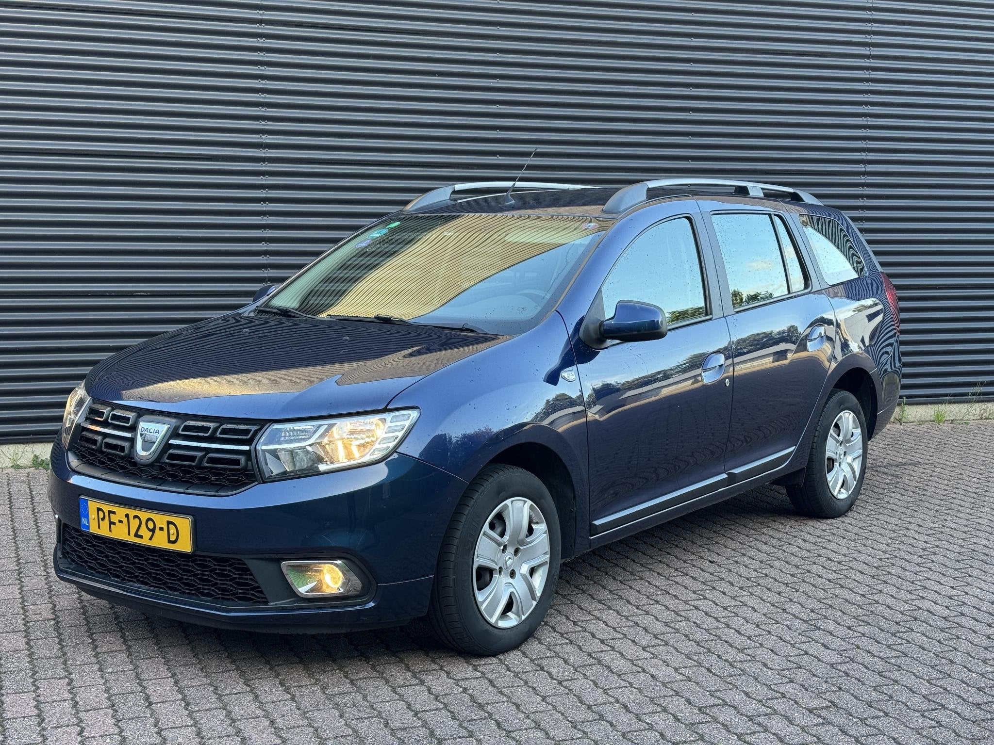 Dacia Logan MCV 0.9 TCe Laureate BI-Fuel LPG/Dealer onderhou, Auto's, Voorwielaandrijving, 898 cc, Stof, Gebruikt