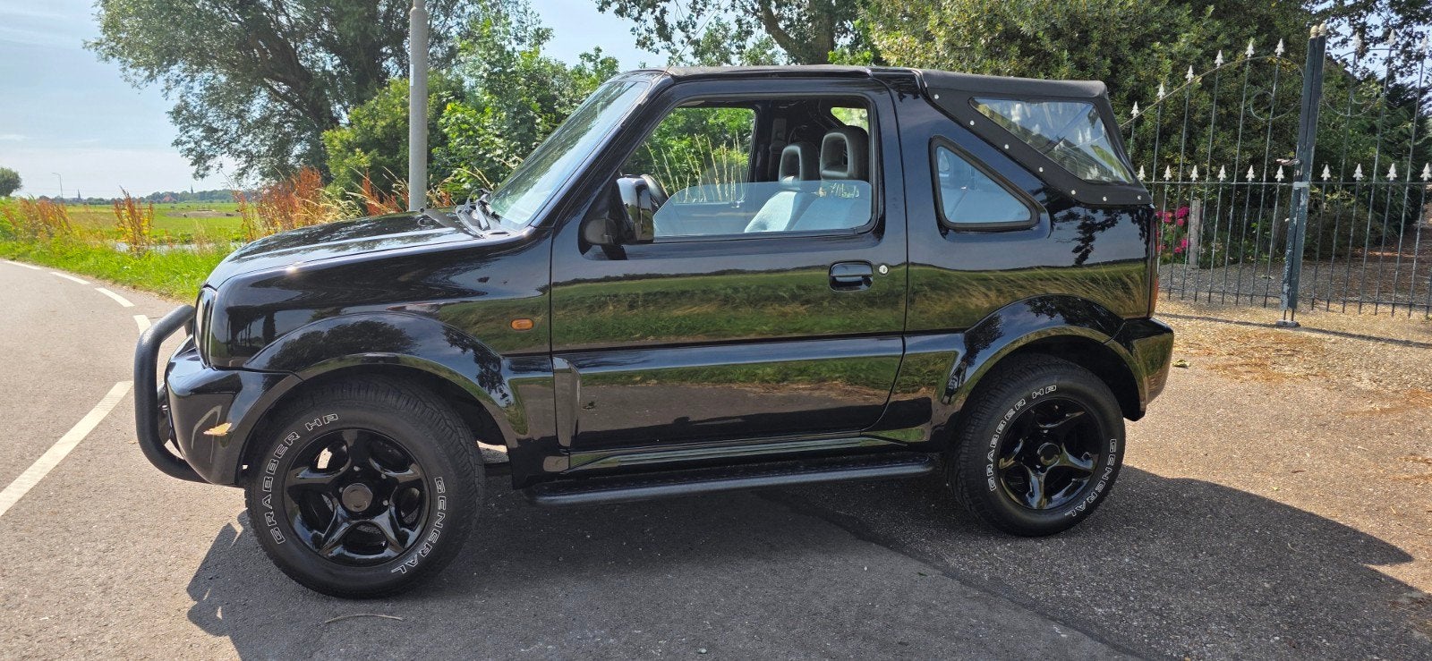 Suzuki Jimny 1.3 Cabrio 4WD 2001 Zwart, Auto's, Suzuki, Stof, 40 €/maand, Bluetooth, 4 cilinders
