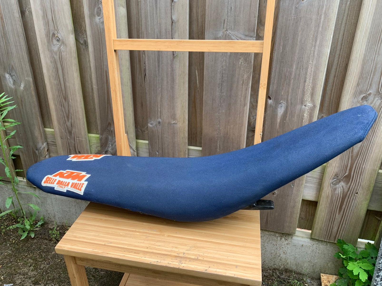 Verlaagd factory ktm zadel exc125/200/250/300/450 enduro, Motoren, Ophalen