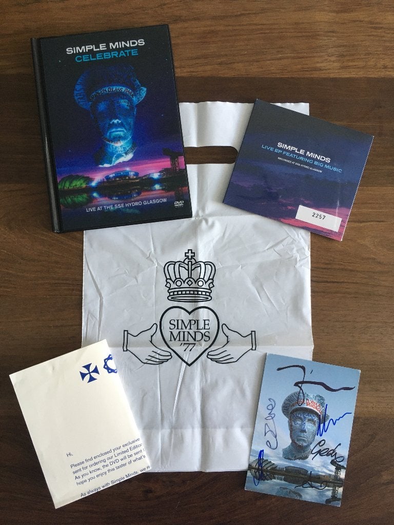 2Dvd+2Cd Box +EP +Div Simple Minds Celebrate Live GESIGNEERD, Cd's en Dvd's, Boxset, Pop, Ophalen of Verzenden, Zo goed als nieuw