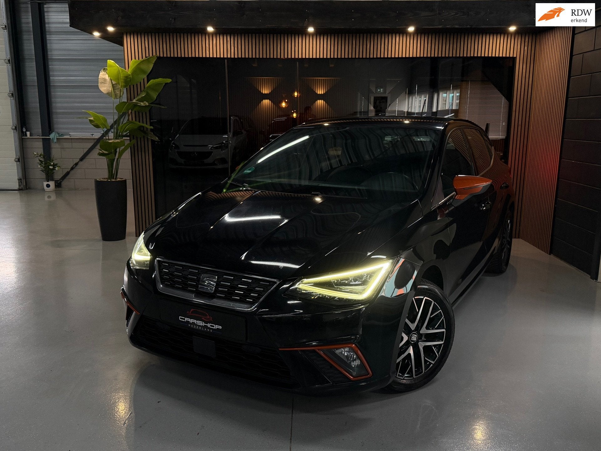 SEAT Ibiza 1.0 BEATS EDITION! VIRTUAL/CARPLY/CAMERA/CLIMA, Auto's, Voorwielaandrijving, Zwart, Alcantara, Bedrijf