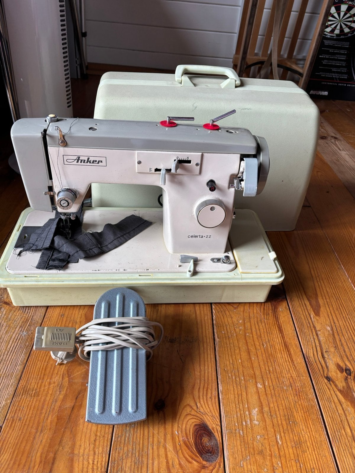 Een goed werkende naaimachine, Ophalen, Zo goed als nieuw, Naaimachine, Overige merken