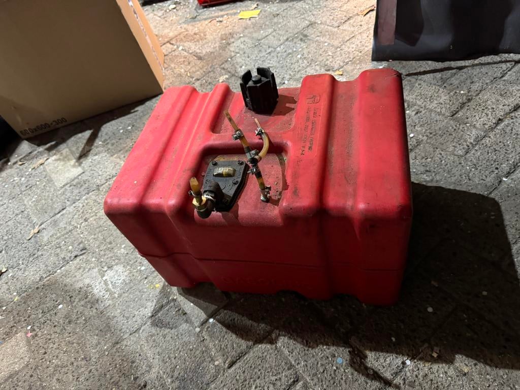 Kunstof tank voor boot 30 liter, Watersport en Boten, Ophalen, Zo goed als nieuw, Motor en Techniek, Motorboot