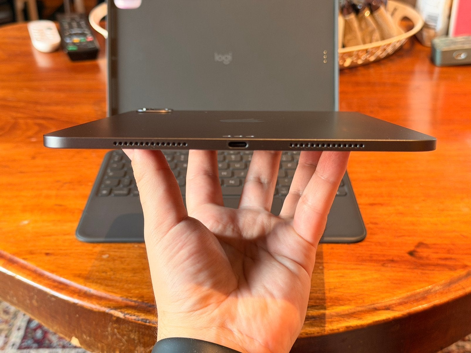Foto 12 van iPad Pro M4 + Apple Pencil Pro + Logitech Keyboard (ZGAN)