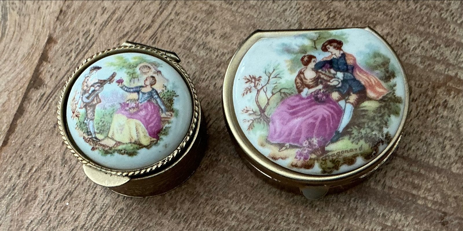 Limoge Set van 2 vintage pillendoosjes., Verzenden
