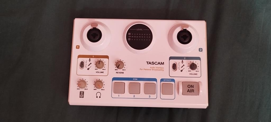 Tascam Mini Studio Creator Audio Interface, Muziek en Instrumenten, Mengpanelen, Zo goed als nieuw, Minder dan 5 kanalen, Microfooningang