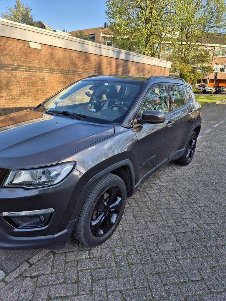 Jeep Compass 1.4 Multiair 140pk 2018 Grijs-Zwart Night Eagle, Auto's, Jeep, Voorwielaandrijving, 450 kg, 4 cilinders, Compass