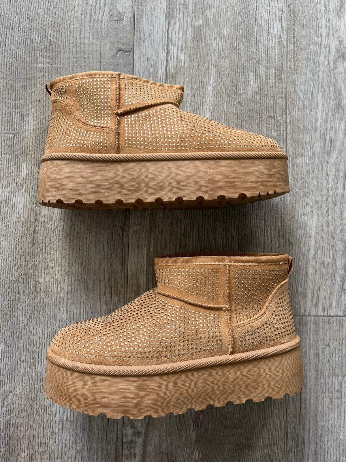 Bruine laarsjes UGG stijl maat 39 NIEUW, Ophalen of Verzenden, Nieuw