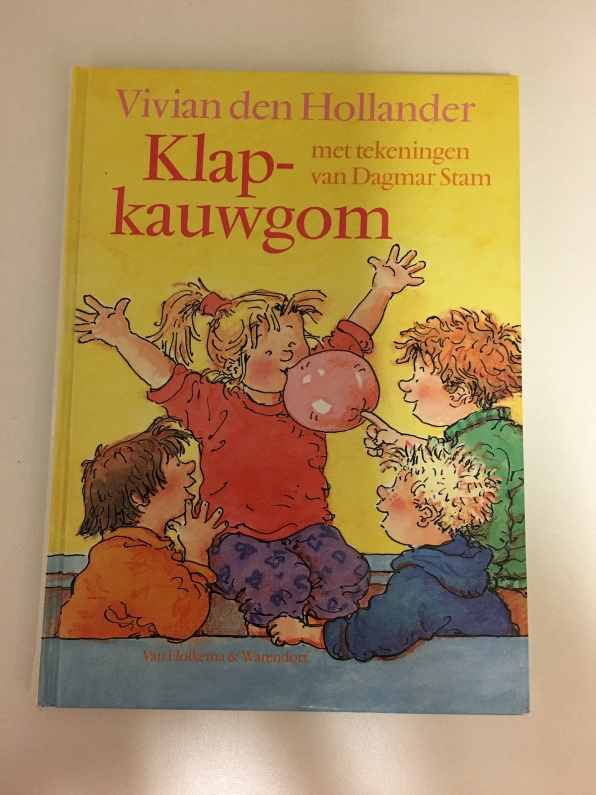 Vivian den Hollander Klapkauwgom tekeningen van Dagmar Stam, Ophalen of Verzenden, Zo goed als nieuw, Fictie algemeen