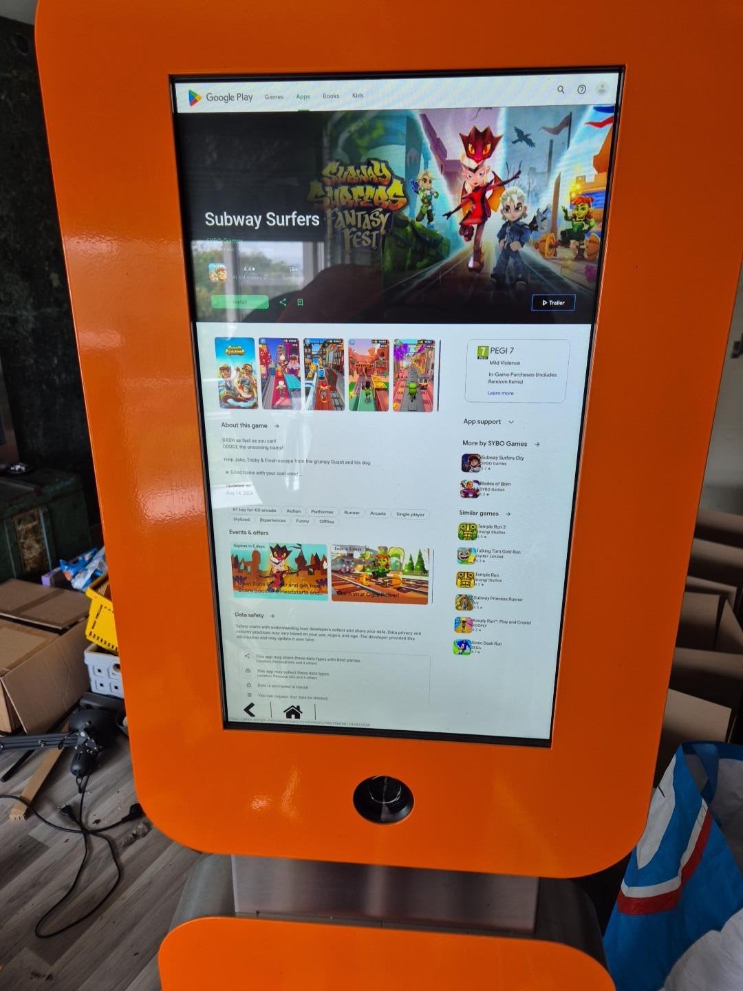 Interactieve touchscreen zuil / informatiezuil / photobooth, Ophalen, Zo goed als nieuw