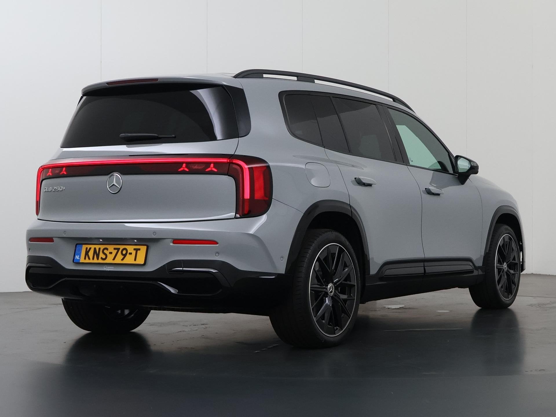 Mercedes-Benz GLB 250+ Business Solution AMG 7p. 85.5 kWh |, 2095 kg, Achterwielaandrijving, Zwart, 607 km