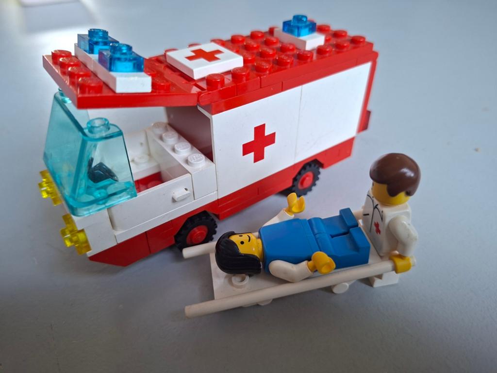 Lego Legoland Ambulance set 6688 met minifigures, Gebruikt, Lego, Ophalen of Verzenden, Compleet