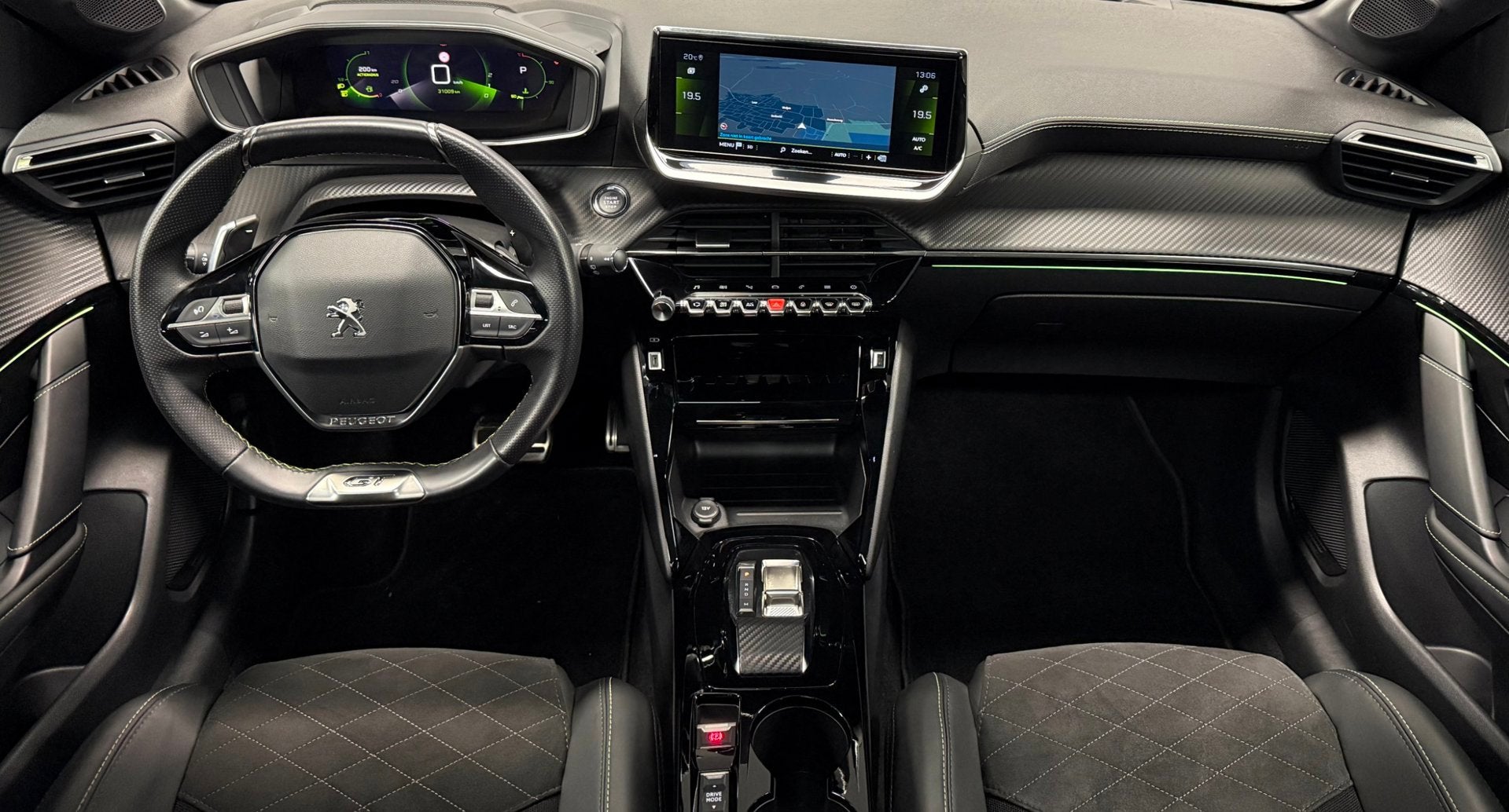 Peugeot 208 1.2 Puretech GT*Panodak*Camera*Navi*Carplay*Adap, Auto's, Dealer onderhouden, 101 pk, Gebruikt, Zwart