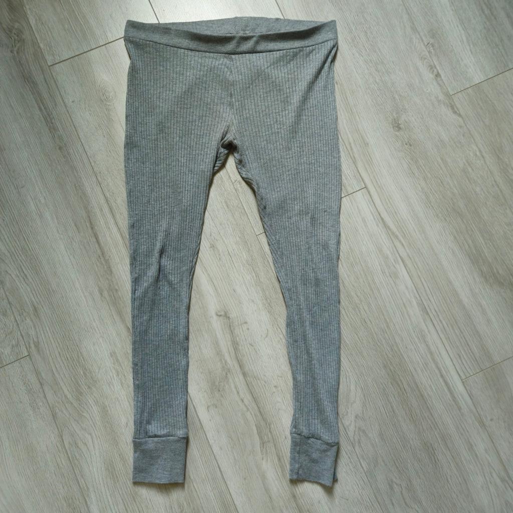Opruiming: Grijze geribbelde legging maat M, Kleding | Dames, Ophalen of Verzenden, Gedragen, Grijs, Legging