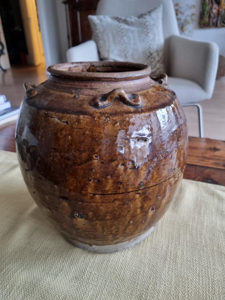 antique Chinese brown glazed ceramic jar, Ophalen