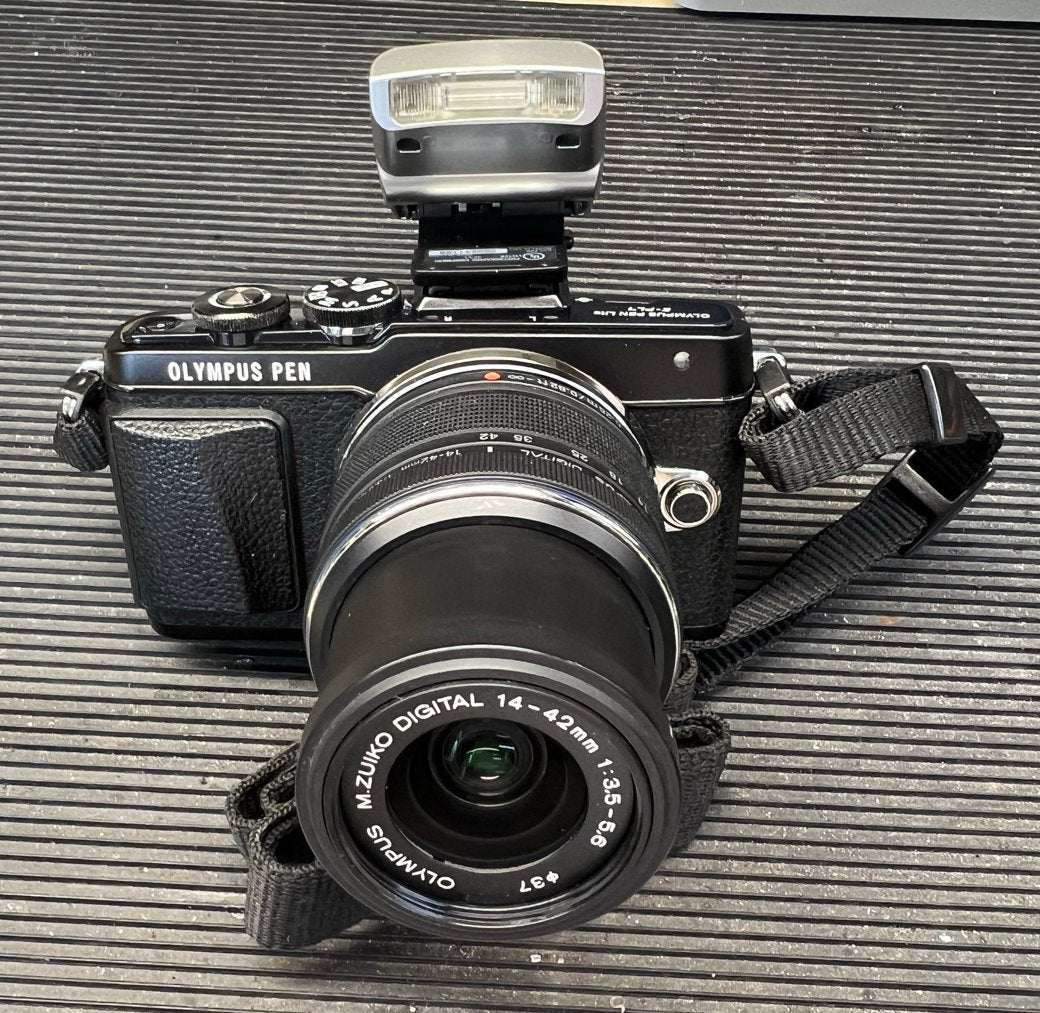 Olympus PEN E-PL7 Camera met flitser en M.Zuiko 14-42mm lens, Audio, Tv en Foto, Fotocamera's Digitaal, Gebruikt, Compact, Ophalen of Verzenden