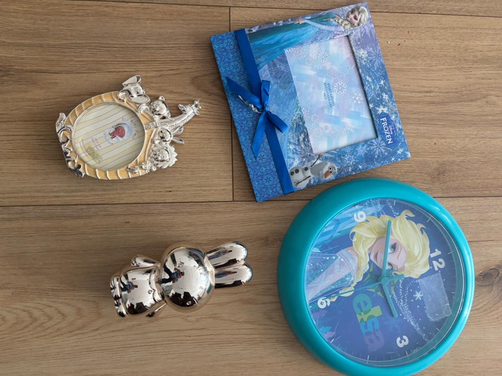 Frozen fotolijst en klok en spaarpot en klein fotlijst, Kinderen en Baby's, Kinderspulletjes, Gebruikt, Ophalen