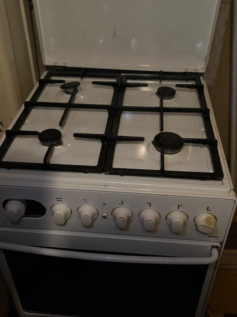 Gasfornuis ( oven werkt niet alleen kookplaat), Zo goed als nieuw, Gas, Vrijstaand, 85 tot 90 cm