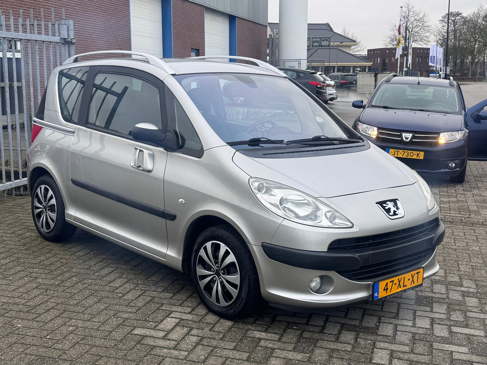Peugeot 1007 1.4-16V Gentry NL AUTO NAP! NIEUWE D-RIEM! Airc, Auto's, Peugeot, Voorwielaandrijving, Dealer onderhouden, Zwart