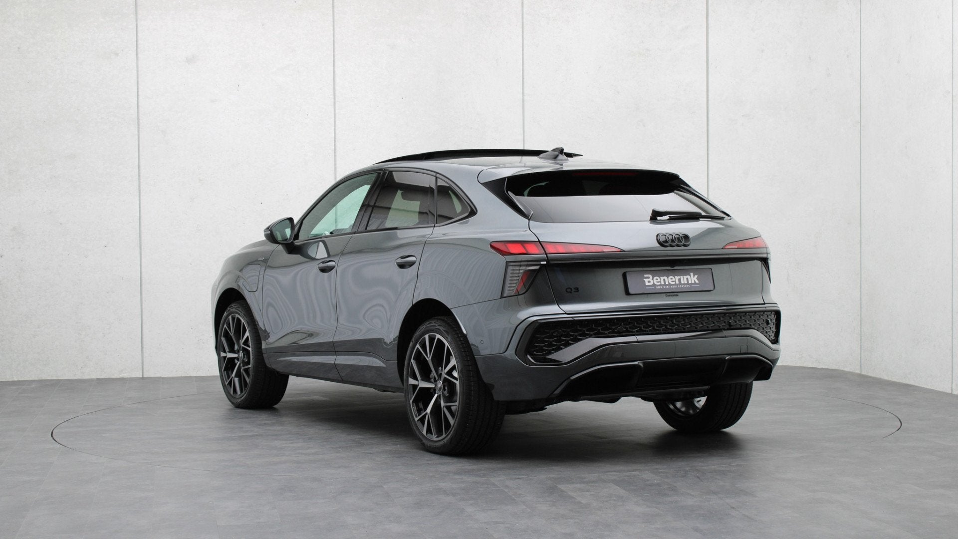 Audi Q3 Sportback 200kW e-hybrid S edition | Panoramadak | L, 12 maanden, 1800 kg, Zwart, 4 cilinders
