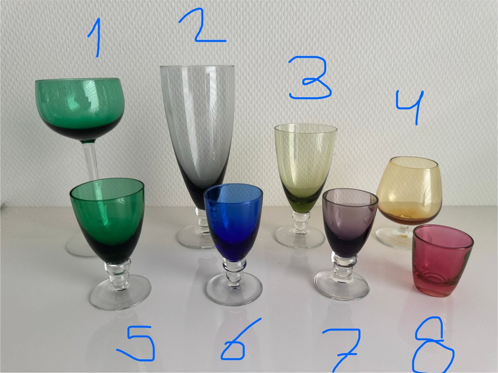 Collectie gekleurde glazen, Ophalen