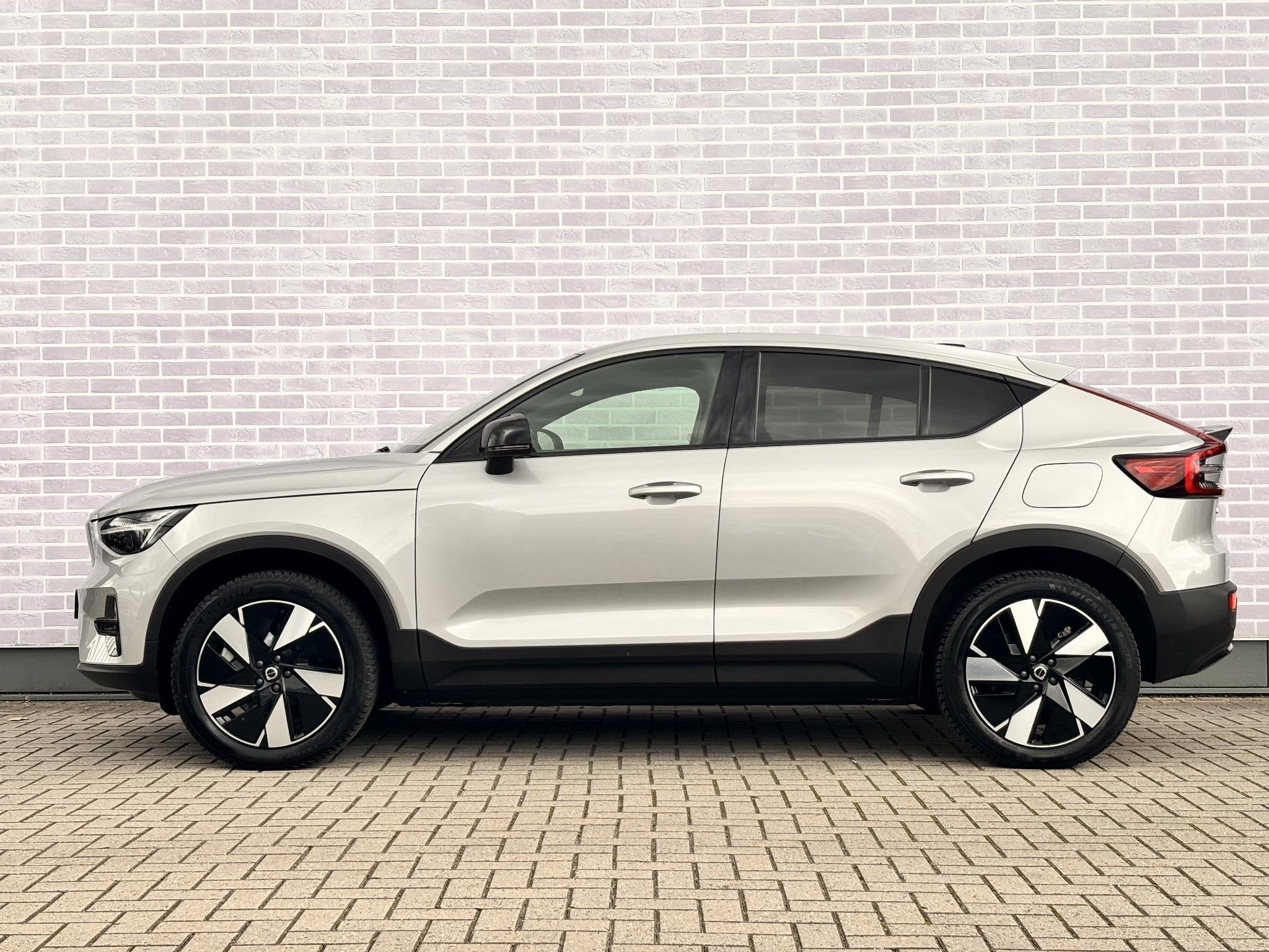 Volvo C40 Single Motor Extended Range Plus 82 kWh | Warmtepo, Gebruikt, 82 kWh, Leder en Stof, 1500 kg