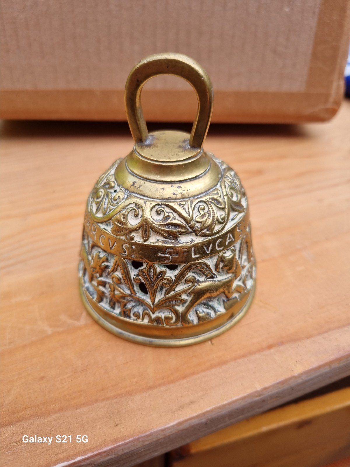 Antieke Bronzen Bel met Reliëf van Evangelisten, Antiek en Kunst, Ophalen of Verzenden