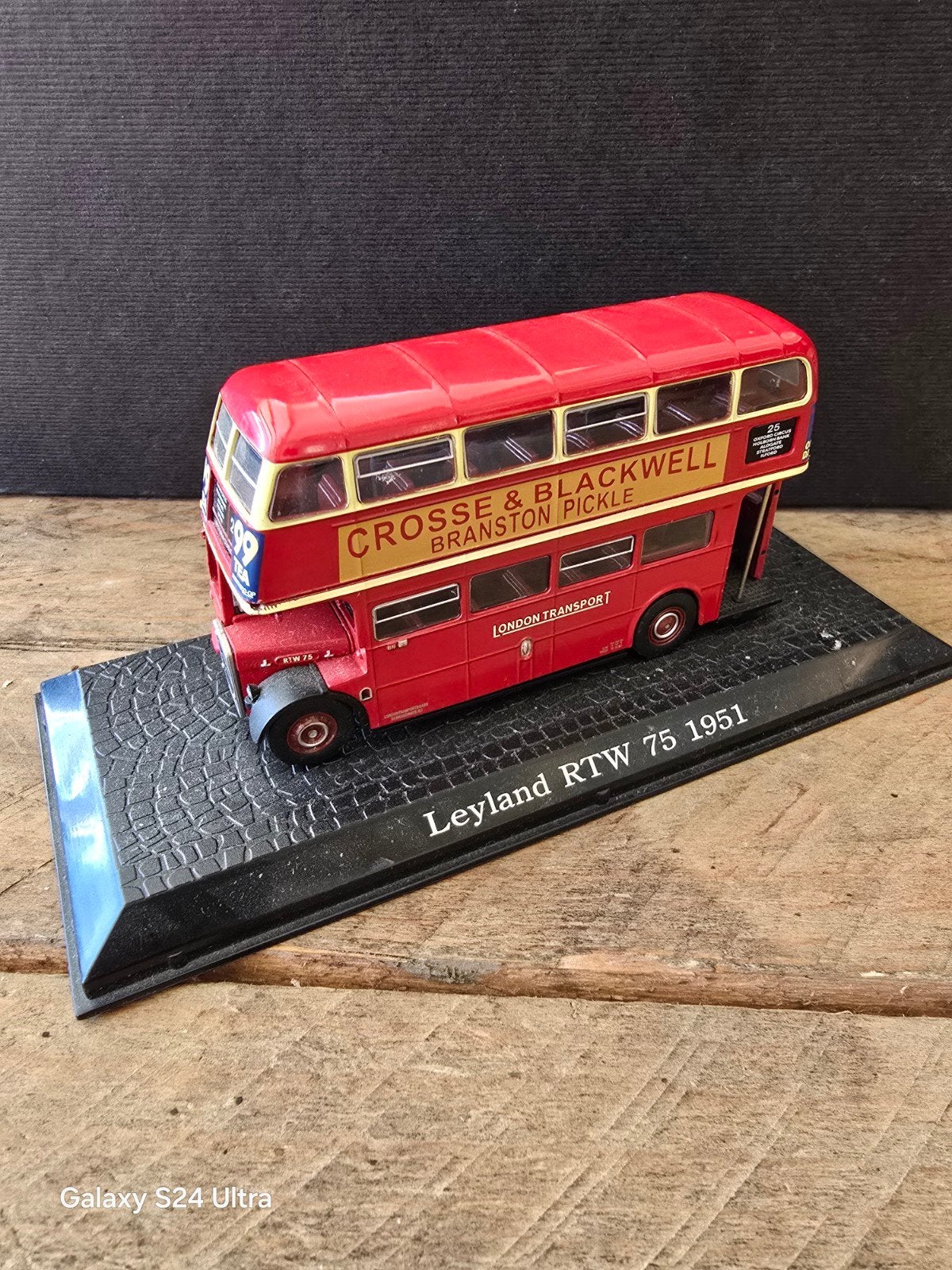 Atlas Editions 1:72 schaalmodel van de Leyland RTW 75, Ophalen of Verzenden, Bus of Vrachtwagen