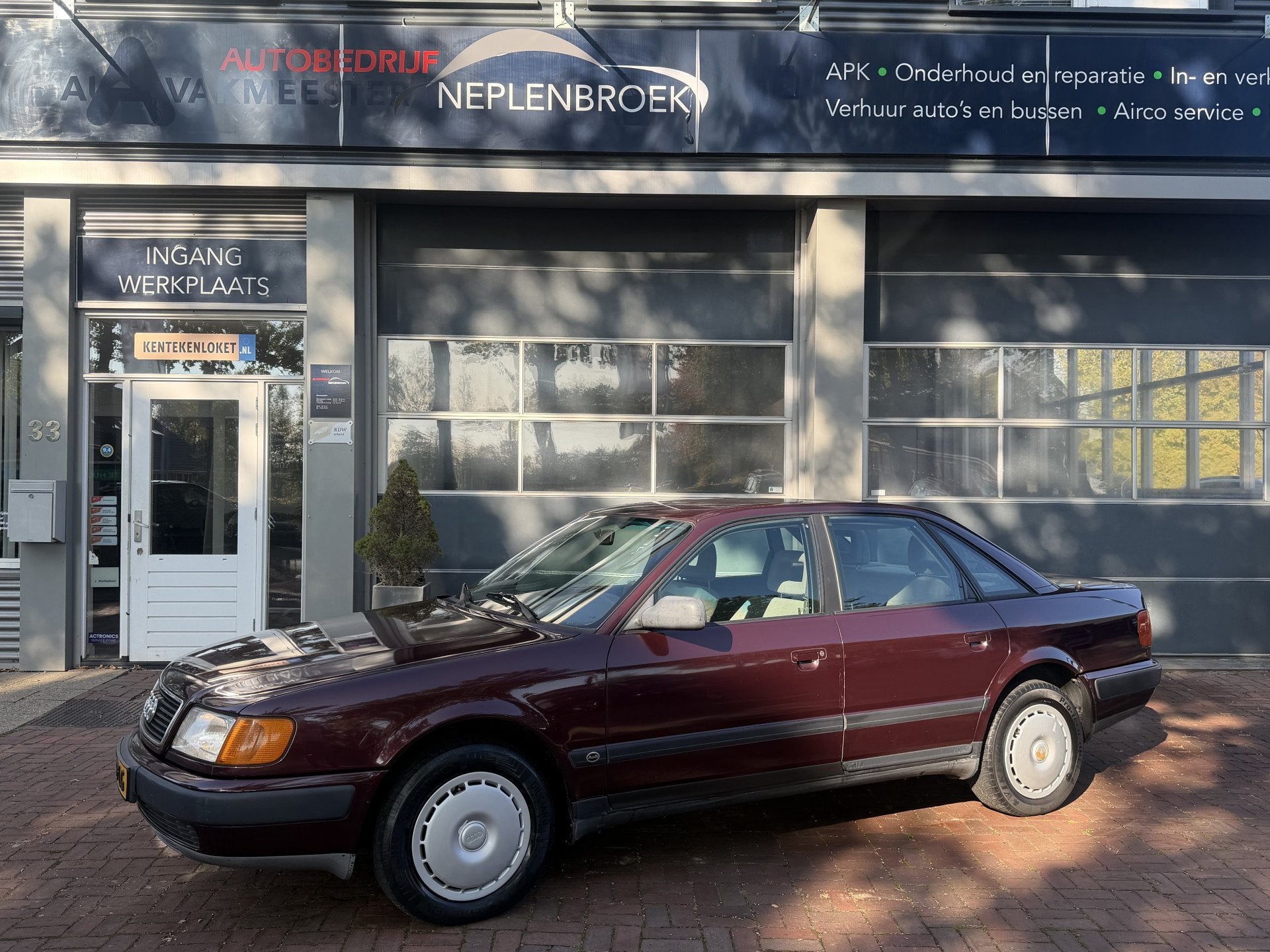 Audi 100 2.3 E Automaat Yongtimer Stuurbekrachtiging,Trekhaa, Dealer onderhouden, 4 stoelen, Origineel Nederlands, Bedrijf