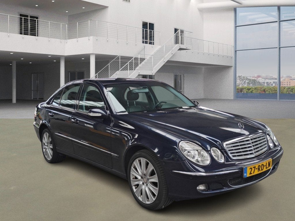 Mercedes-Benz E-klasse 240 Elegance AIRCO CRUISE LEDER PDC, Automaat, Gebruikt, 2597 cc, Bedrijf