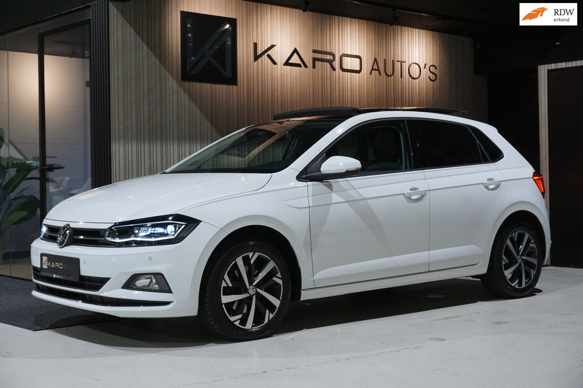 Volkswagen Polo 1.0 TSI Highl Pano Navi ACC Clima VOL 1e Eig, Auto's, Voorwielaandrijving, Stof, Gebruikt, Zwart