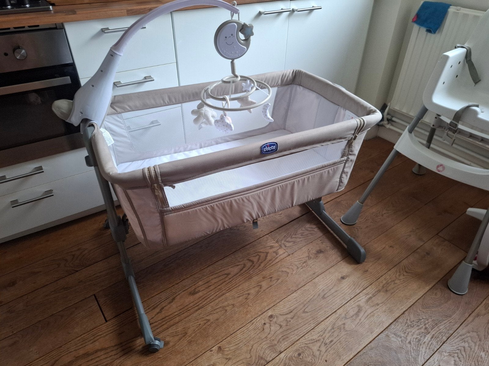 Chicco Next2Me Side Bed + Next2Dreams musical mobile, Ophalen of Verzenden, Zo goed als nieuw, Minder dan 140 cm, Minder dan 70 cm