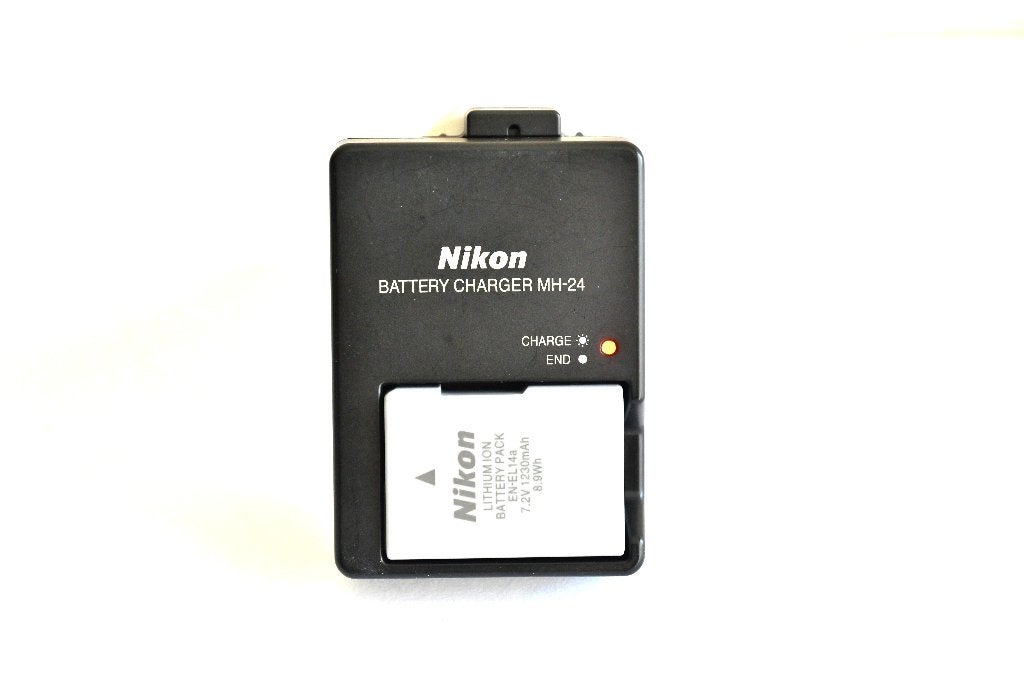 Nikon MH-24 battery lader, origineel, Gebruikt, Nikon, Opladen via netstroom, Ophalen of Verzenden