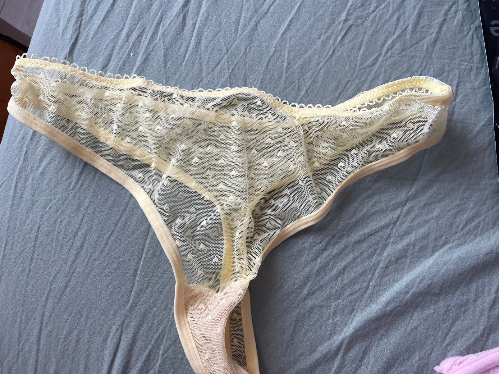 String M, Verzenden, Geel, String