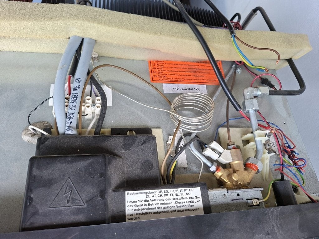 Absorptie koelkast Dometic + 12 volt TV, Ophalen, Gebruikt