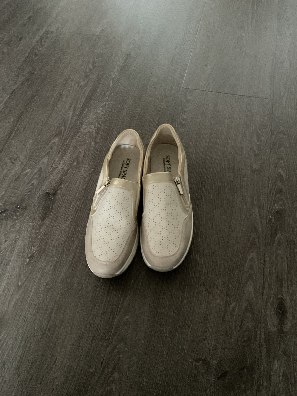 Soft Space instappers maat 41 - Helaas te groot, Kleding | Dames, Schoenen, Ophalen of Verzenden, Zo goed als nieuw, Beige, Instappers