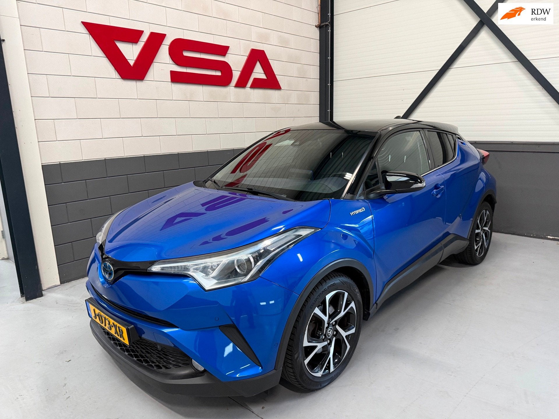 Toyota C-HR 1.8 Hybrid Bi-Tone|Camera|hybrid|Cruise|Navi|PDC, Auto's, 4 cilinders, Met garantie (alle), Blauw, 98 pk