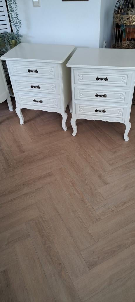 Set van 2 Queen Anne nachtkastjes, Huis en Inrichting, Slaapkamer | Nachtkastjes, Gebruikt, Minder dan 45 cm, Hout, 55 tot 70 cm
