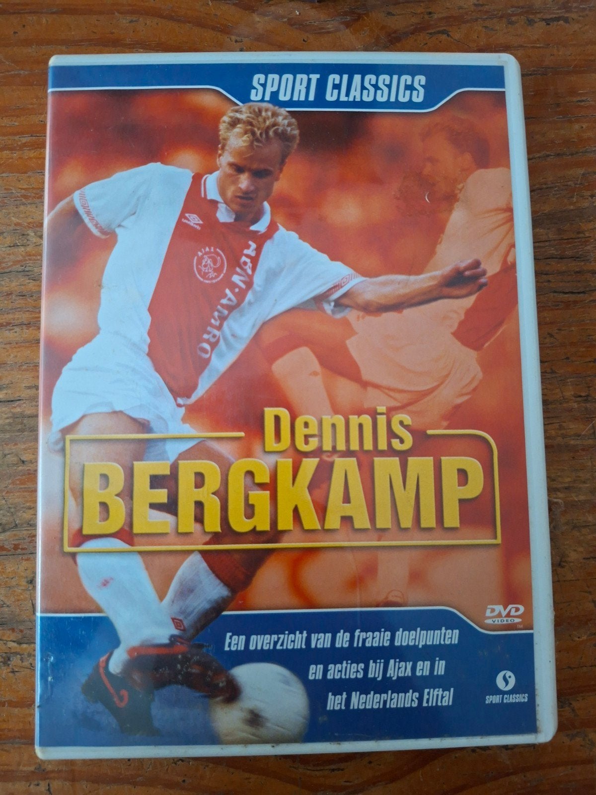 Sport Classics: Dennis Bergkamp DVD - Voetbal Hoogtepunten, Gebruikt, Alle leeftijden, Voetbal, Ophalen of Verzenden
