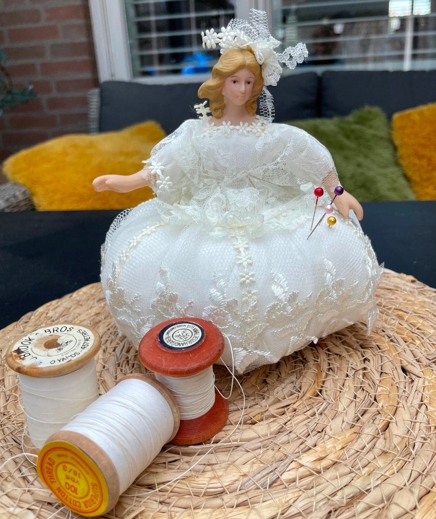 Half doll - speldenkussen, Ophalen of Verzenden