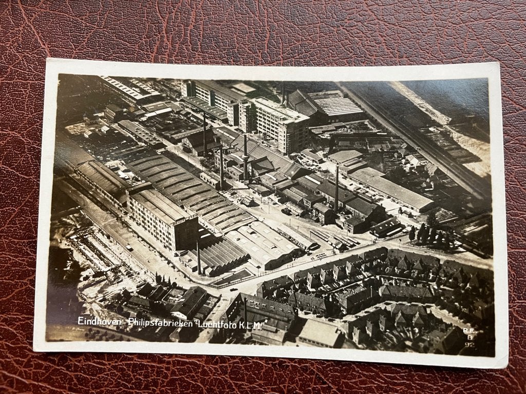ansichtkaart Eindhoven , Philipsfabrieken, luchtfoto KLM 2., Verzenden, 1920 tot 1940, Noord-Brabant
