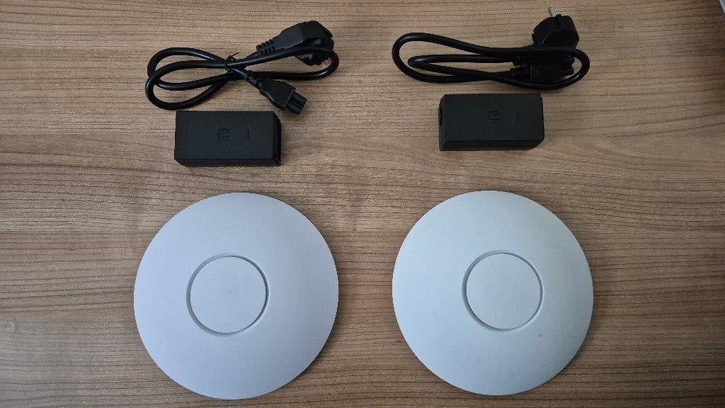 2x Ubiquiti Unifi UAP-AC-LR accesspoints incl POE adapter, Ophalen of Verzenden, Zo goed als nieuw, Ubiquiti UniFi