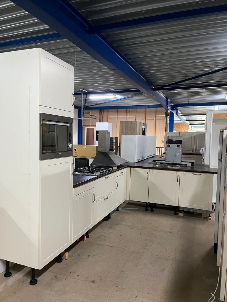 Keuken Compleet met APP 120Keukens op voorraad Nr. 2973, Ophalen of Verzenden, Zo goed als nieuw, Hoekkeuken, Met kookeiland