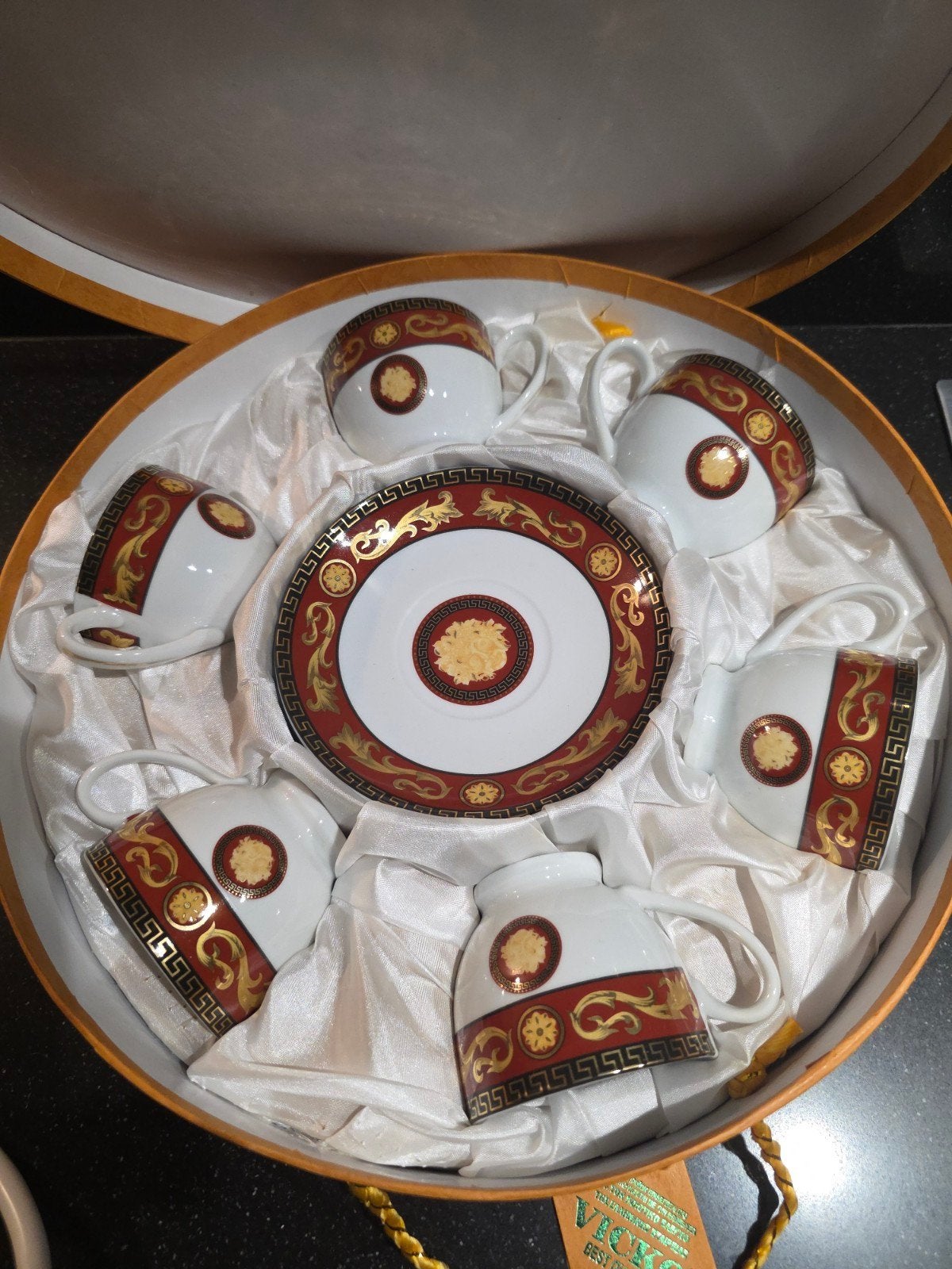 Porseleinen set, Ophalen