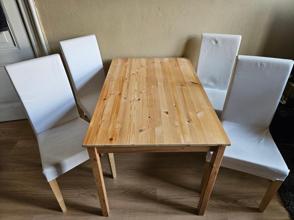 Complete eetkamerset €35 | Tafel + 4 stoelen, Ophalen, Gebruikt, 4 tot 6 stoelen